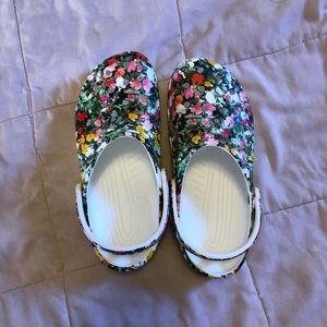 NWOT Floral Crocs